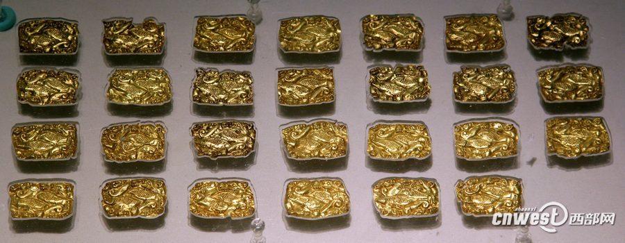 戎人墓出土的黃金牌飾。