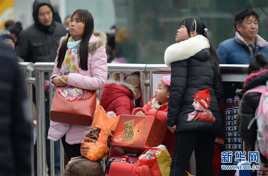 （關(guān)注春運(yùn)）（32）全國(guó)各地迎來(lái)返程客流高峰