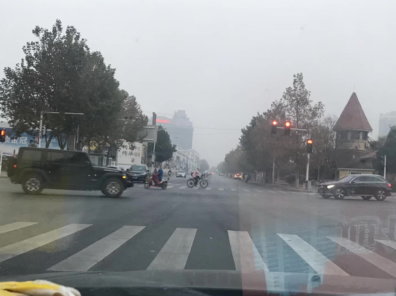 限行第一天！鄭州的早高峰是這個樣子的