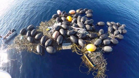 美國(guó)無人機(jī)發(fā)現(xiàn)海嘯垃圾形成永久性 塑料島嶼 (組圖)