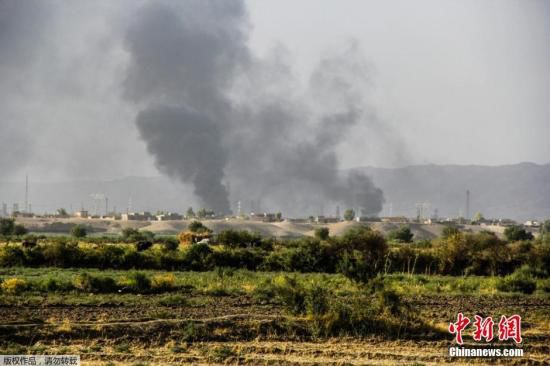 美軍向伊北部進(jìn)行首次空投 正“待命”定點(diǎn)空襲