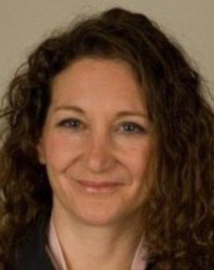 世衛(wèi)組織流感專家芒福德博士指出，H5N8病毒有可能會(huì)傳染給人。