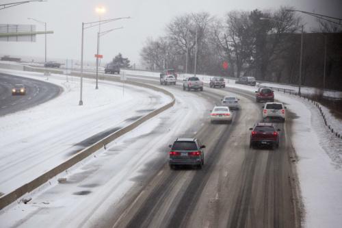 特大暴風(fēng)雪襲擊美國東北部，多州進入緊急狀態(tài)。