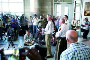 　圣路易斯縣檢方15日宣布，當(dāng)?shù)鼐揭炎カ@12日在弗格森市槍擊兩名執(zhí)勤警察的犯罪嫌疑人威廉斯。