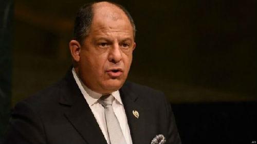 哥斯達(dá)黎加總統(tǒng)路易斯·索利斯表示，政府亟需資金因應(yīng)財(cái)政赤字，但中國(guó)提供10億美元貸款的時(shí)機(jī)仍未成熟。（圖片來(lái)源：英國(guó)廣播公司網(wǎng)站）