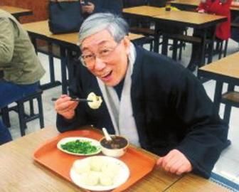 吳頌今到慶豐包子鋪找靈感。