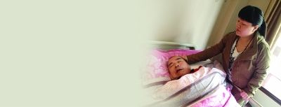 趙靜霞把老父親搬進(jìn)養(yǎng)老院照顧。