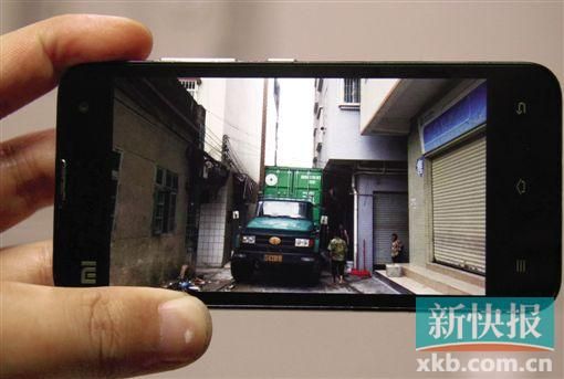 吳師傅的貨車被迫停留在現(xiàn)場幾天。