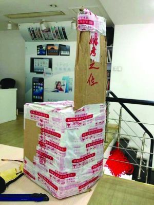 男子網購電風扇 包裝盒現“亡母亡父靈位”