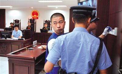 宣判后，馬凱被帶出法庭時，沖著旁聽席上的姐姐喊道：“照顧好媽”。