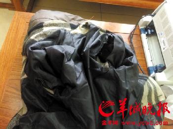 年邁體弱，一些老人家中衣物多年未洗，又舊又破