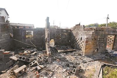 湖南省婁底市婁星區(qū)石井鎮(zhèn)山泉村橋溪港煤礦設(shè)備被搶劫一空，形成了廢墟