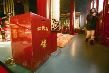 景區(qū)私設的功德箱已全部撤換，留下的功德箱屬于僧眾