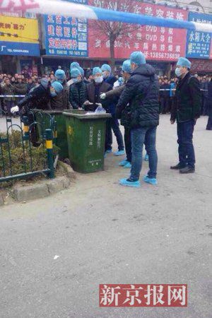 亳州路邊垃圾桶內(nèi)驚現(xiàn)碎尸。網(wǎng)友供圖