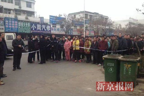 亳州路邊垃圾桶內(nèi)驚現(xiàn)碎尸。網(wǎng)友供圖