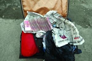 農(nóng)民工撿到13萬(wàn) 糾結(jié)3天交不交后還給失主(圖)