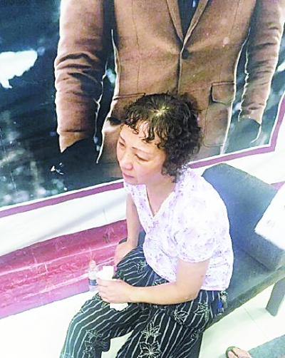 遇難女子家屬很悲傷。