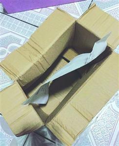 拼多多團(tuán)購(gòu)面膜，結(jié)果送來(lái)一個(gè)空盒、一張紙條。