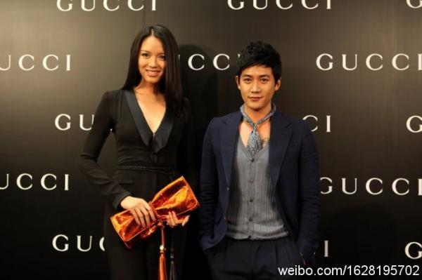 最右竟然是何韻詩，信號(hào)滿格……