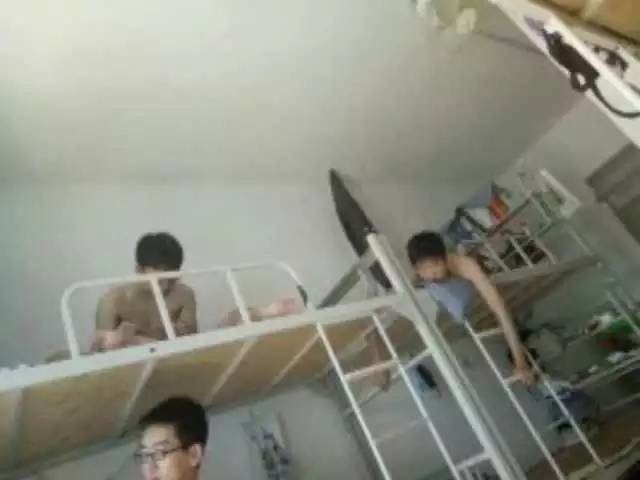 這個(gè)學(xué)校的男生宿舍火了！女同學(xué)都喊著要嫁