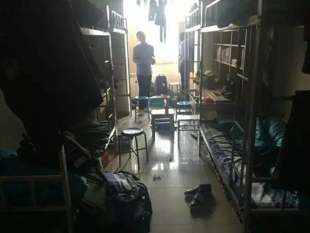 這個(gè)學(xué)校的男生宿舍火了！女同學(xué)都喊著要嫁