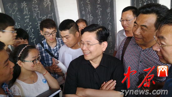 余光中、汪國真做客杜甫故里 共話詩圣家國情懷