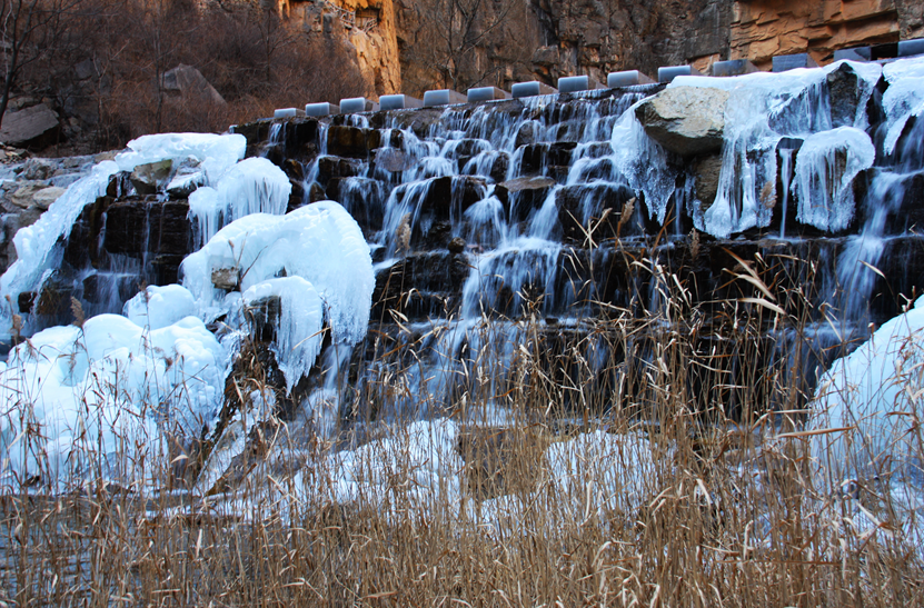 冬天來通天峽看冰掛吧!景區(qū)門票半價優(yōu)惠哦。