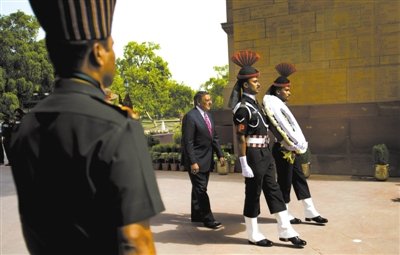 　　6日，帕內(nèi)塔在新德里。他在印度訪問時(shí)稱，美國(guó)愿意為印度提供最先進(jìn)的武器