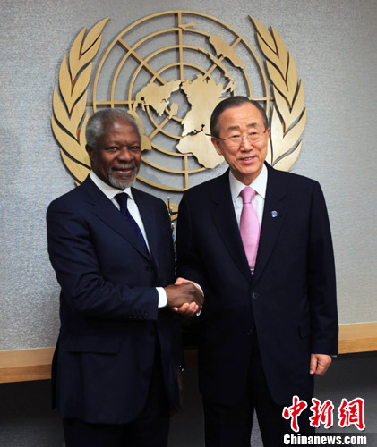 當地時間2月29日，前任聯(lián)合國秘書長科菲·安南抵達紐約聯(lián)合國總部，與現(xiàn)任聯(lián)合國秘書長潘基文就敘利亞問