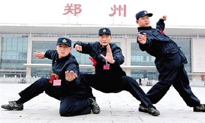 昨日，即將入伍的少林高手們啟程前合影留念