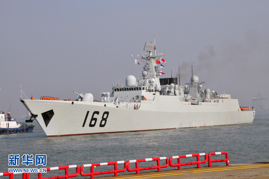 　25日15時(shí)，海軍南海艦隊(duì)“廣州”號(hào)驅(qū)逐艦駛?cè)霃V州南沙汽車碼頭