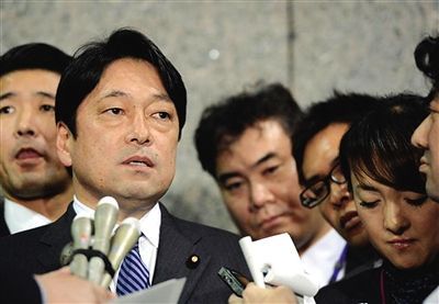 2月5日晚，日本防衛(wèi)省大臣小野寺召開緊急記者會(huì)，公開日本自衛(wèi)隊(duì)軍艦被中國(guó)軍艦雷達(dá)瞄準(zhǔn)的消息。據(jù)稱，首相安倍晉三親自下達(dá)了公開的指令。