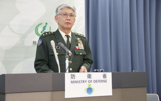 2月21日下午2點，日本陸上自衛(wèi)隊參謀長君塚榮治在防衛(wèi)省會見記者