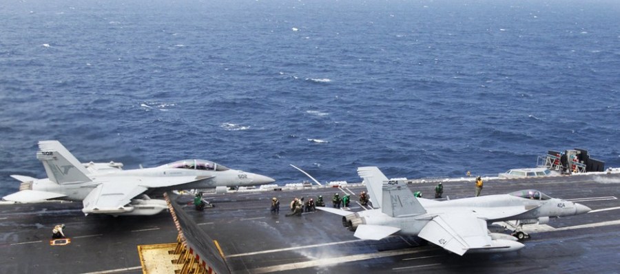 6月24日，美國和韓國在黃海海域舉行大規(guī)模海上聯(lián)合軍演。