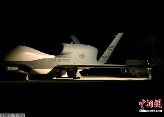 2006年2月17日，美國“全球鷹”RQ-4A無人機在秘密地點飛行。