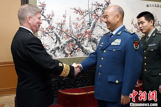 5月6日下午，中共中央軍委副主席許其亮空軍上將，在北京八一大樓會見來華進行正式友好訪問的芬蘭國防參謀長蘭尼科海軍中將一行。中新社發(fā) 宋吉河 攝