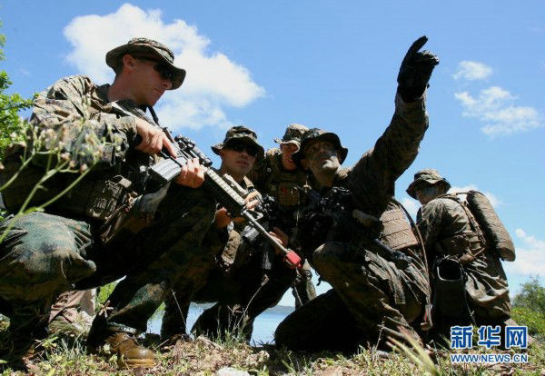 美菲“肩并肩2012”軍演菲律賓和美國的“肩并肩”聯(lián)合軍演在巴拉望島烏盧甘灣舉行。