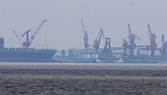 　環(huán)球網(wǎng)資料圖：中國海軍四艘新神盾扎堆舾裝。