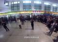 火車站候車大廳紅歌快閃迎國(guó)慶！百人互動(dòng)，震撼現(xiàn)場(chǎng)嗨翻天！