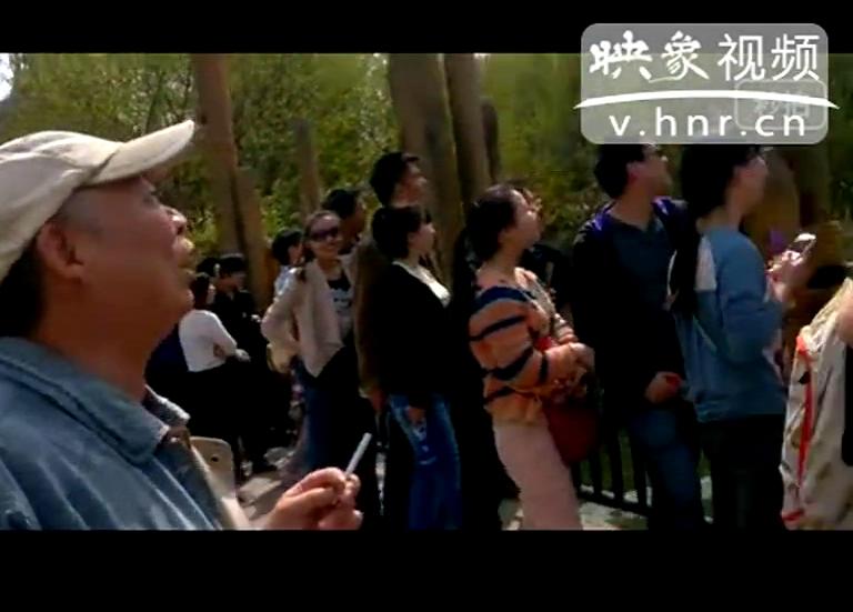 老伙計(jì)驚呆了!大爺?shù)谝淮慰催^山車爆笑語錄