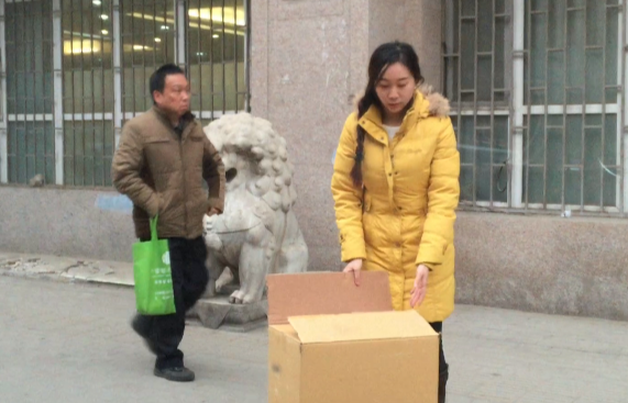 路遇行路艱難的人 你會(huì)出手嗎？