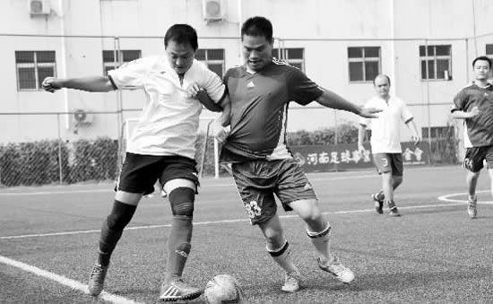 為了爭奪小組頭名，天行健和領(lǐng)航置業(yè)踢得異常激烈