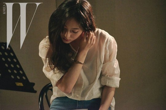 Krystal主演短片《聽(tīng)我的歌》劇照