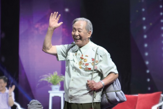 83歲，張立修打行軍包依然很迅速