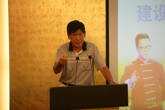 原河南省農(nóng)業(yè)廳副廳長、現(xiàn)任河南省土壤肥料協(xié)會秘書長肖興貴發(fā)表講話