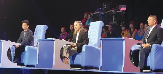 節(jié)目中，崔永元、蔡志忠、錢文忠 由左至右 三為成語先生妙語不斷