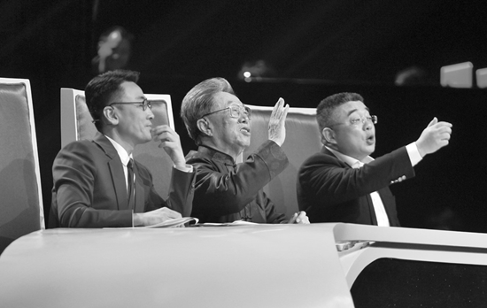 困擾著很多漢語使用者的問題，被三位先生以輕松幽默的方式提出來自嘲后，都令觀眾會心大笑。