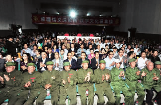 現(xiàn)場(chǎng)觀眾觀看《漢字英雄》很專(zhuān)注