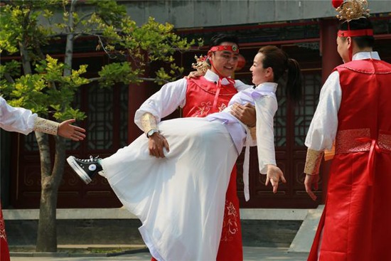 阿雅加盟明道公主抱表示歡迎