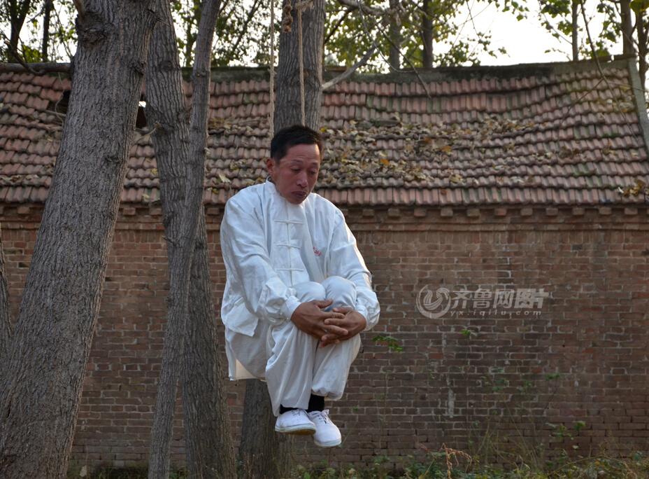 山東武術(shù)達(dá)人修煉“仙人掛畫” 獨(dú)門絕技瀕臨失傳